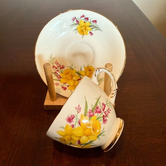 Delphine English Tea Cup and Saucer Set - Daffodils - Picture 1 of 5